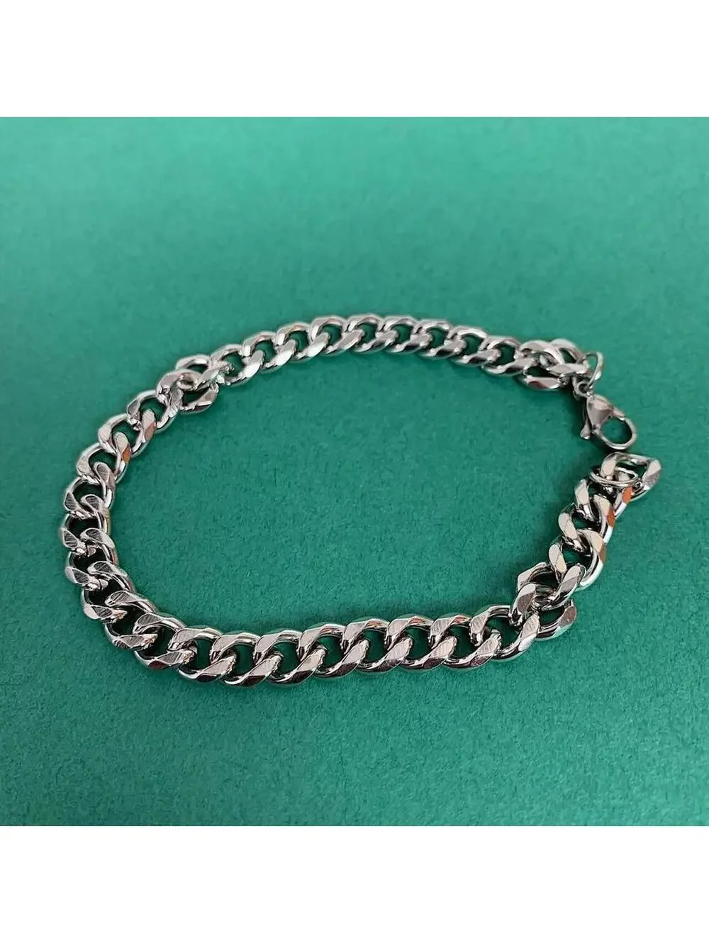 Y2k Vintage style Silver color Cuban Link bracelet. Cool design. Nice quality